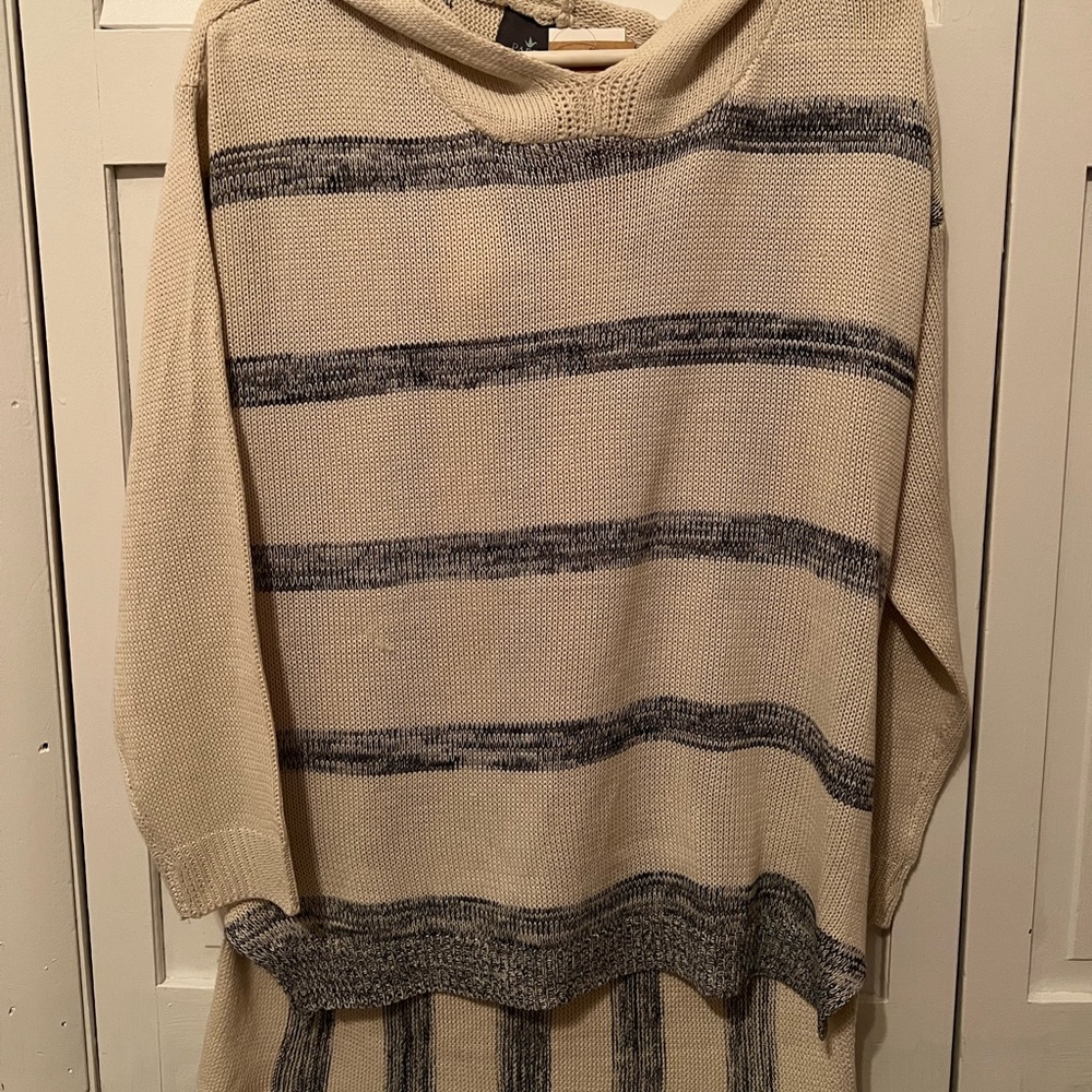 BRAND NEW* striped sweater ☺️